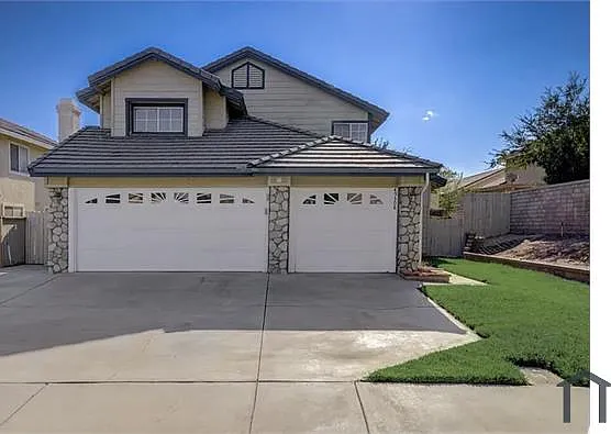 45308 Pickford Ave — Photo 1