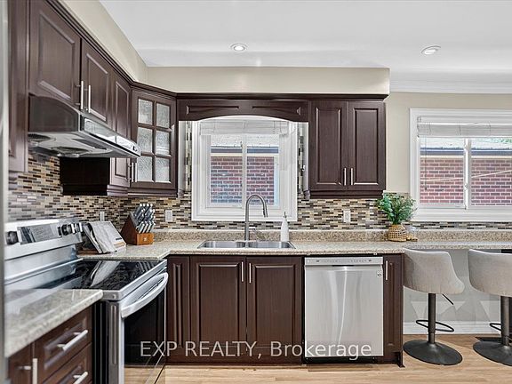 3rd image of 39 Prouse Dr