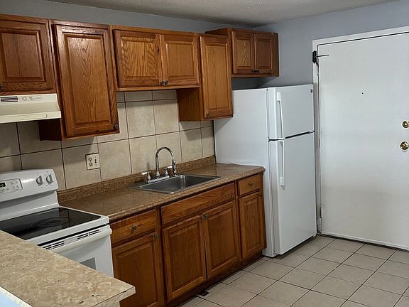 4th image of 154 2nd St APT 303