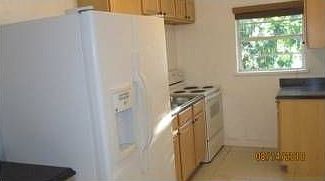 4th image of 706 SE 22nd St
