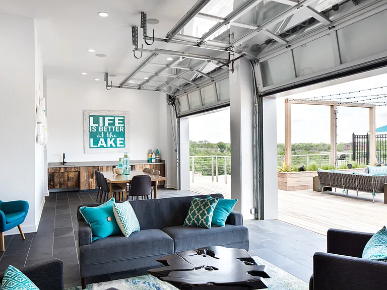 Lakehouse — Photo 3