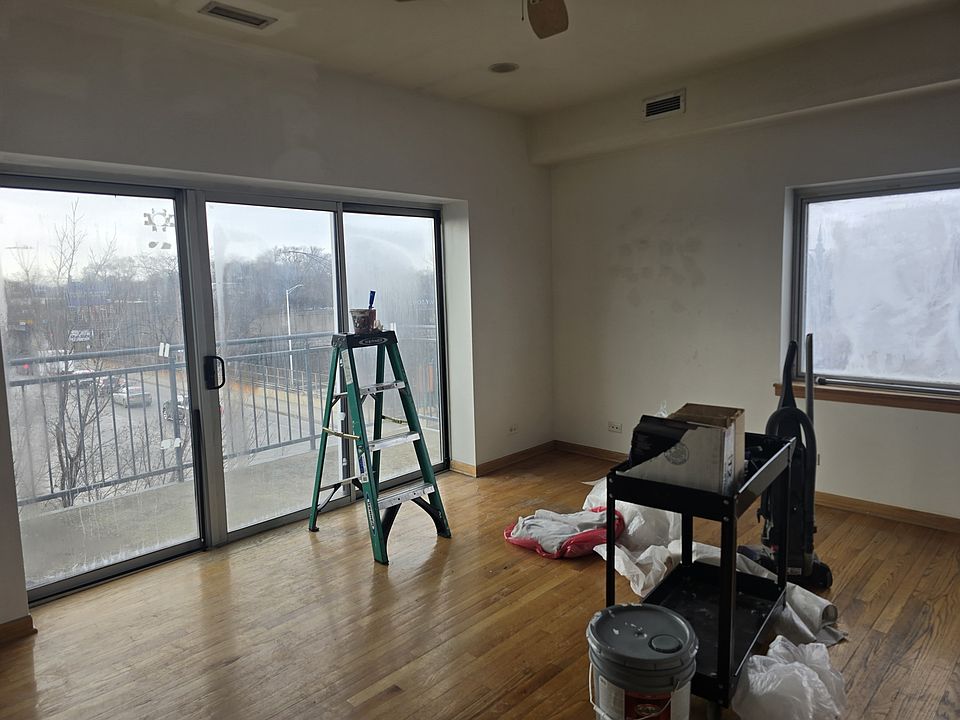 2nd image of 4725 W Lawrence Ave #303