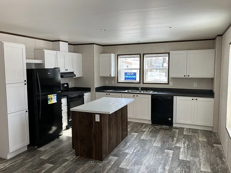 500 W Payton St #69 — Photo 3