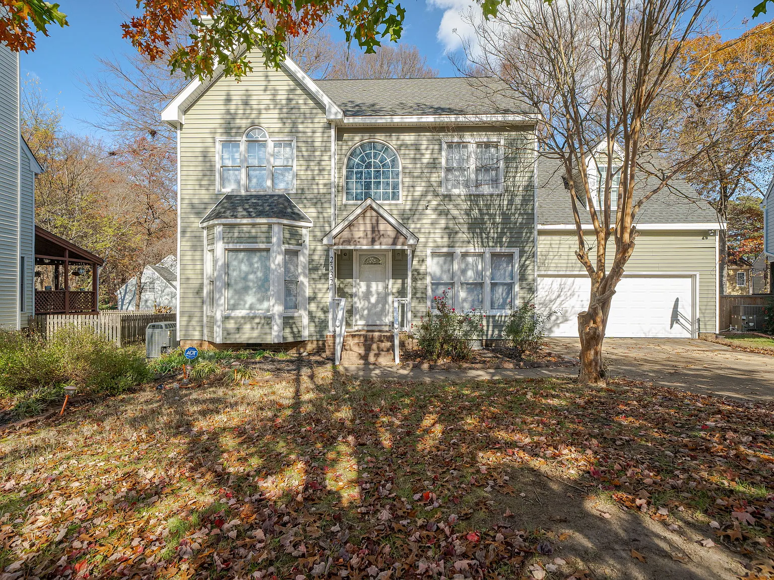 5 bed, 2895 sqft, $2,600 — Photo 1