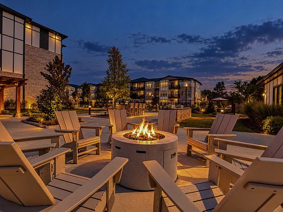 4th image of 203 Eleanor Way #2110