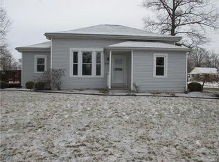 290 W 3rd St, Beckemeyer, IL 62219