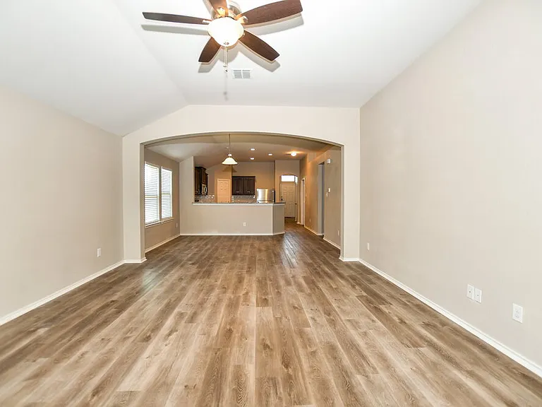 4713 Joshua Dr — Photo 3