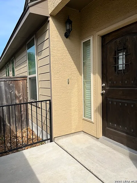 4 bed, 2.0 bath, 1689 sqft, $2,150 — Photo 3