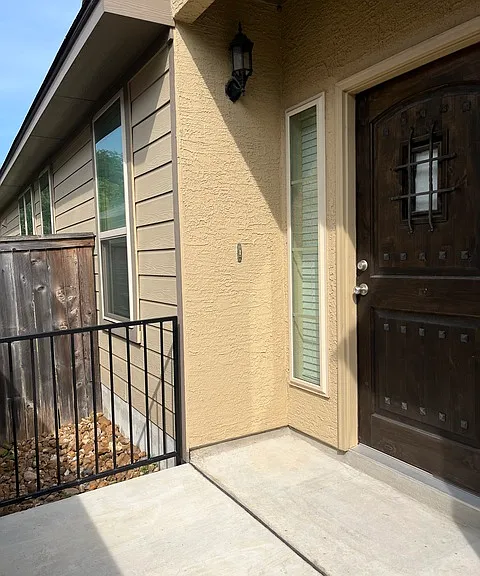 1871 Baron Dr — Photo 3