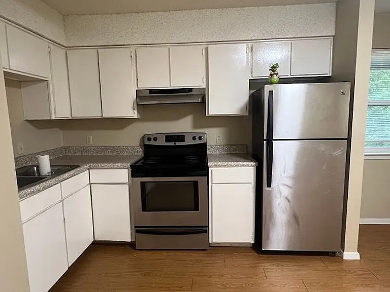202 E 32nd St #3 — Photo 3