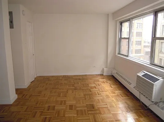 Rented by Metropolitan Equities | media 25