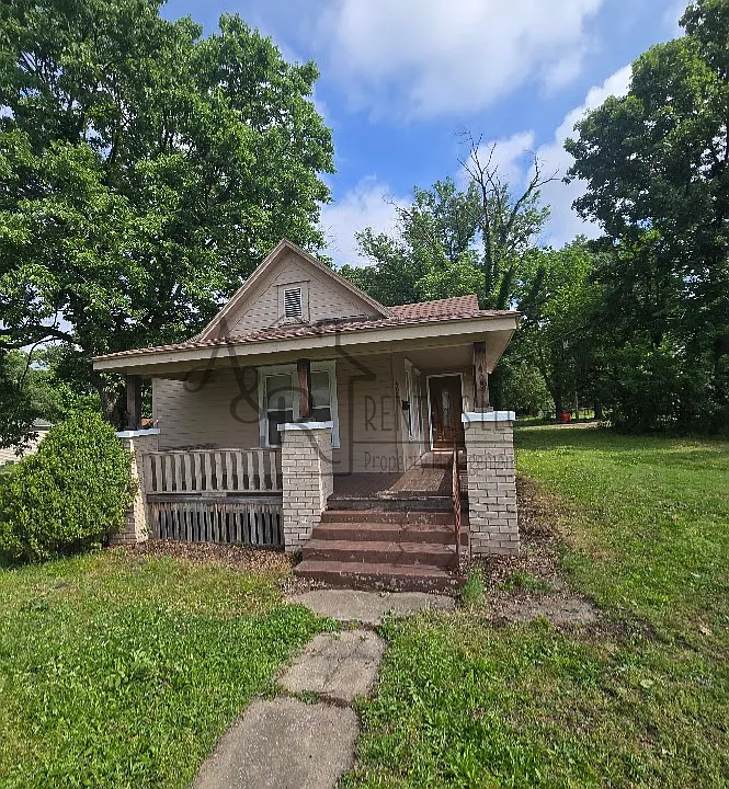408 W 4th St