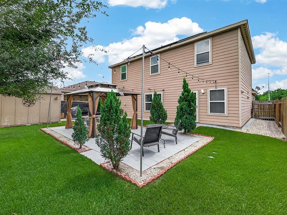 1st image of 2085 Saras Way