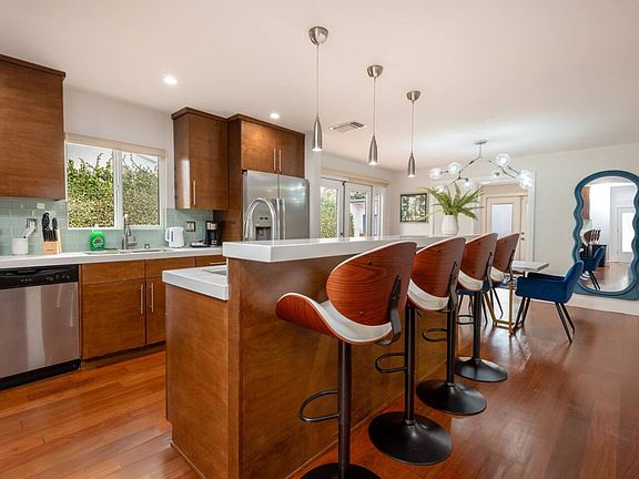 5th image of 1610 S Hayworth Ave #Id1042980p