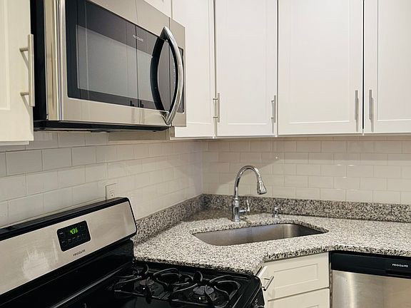 5th image of 5753 W Gunnison St #2R