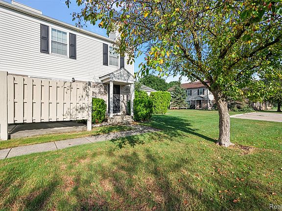 5th image of 44555 N Bunker Hill Dr