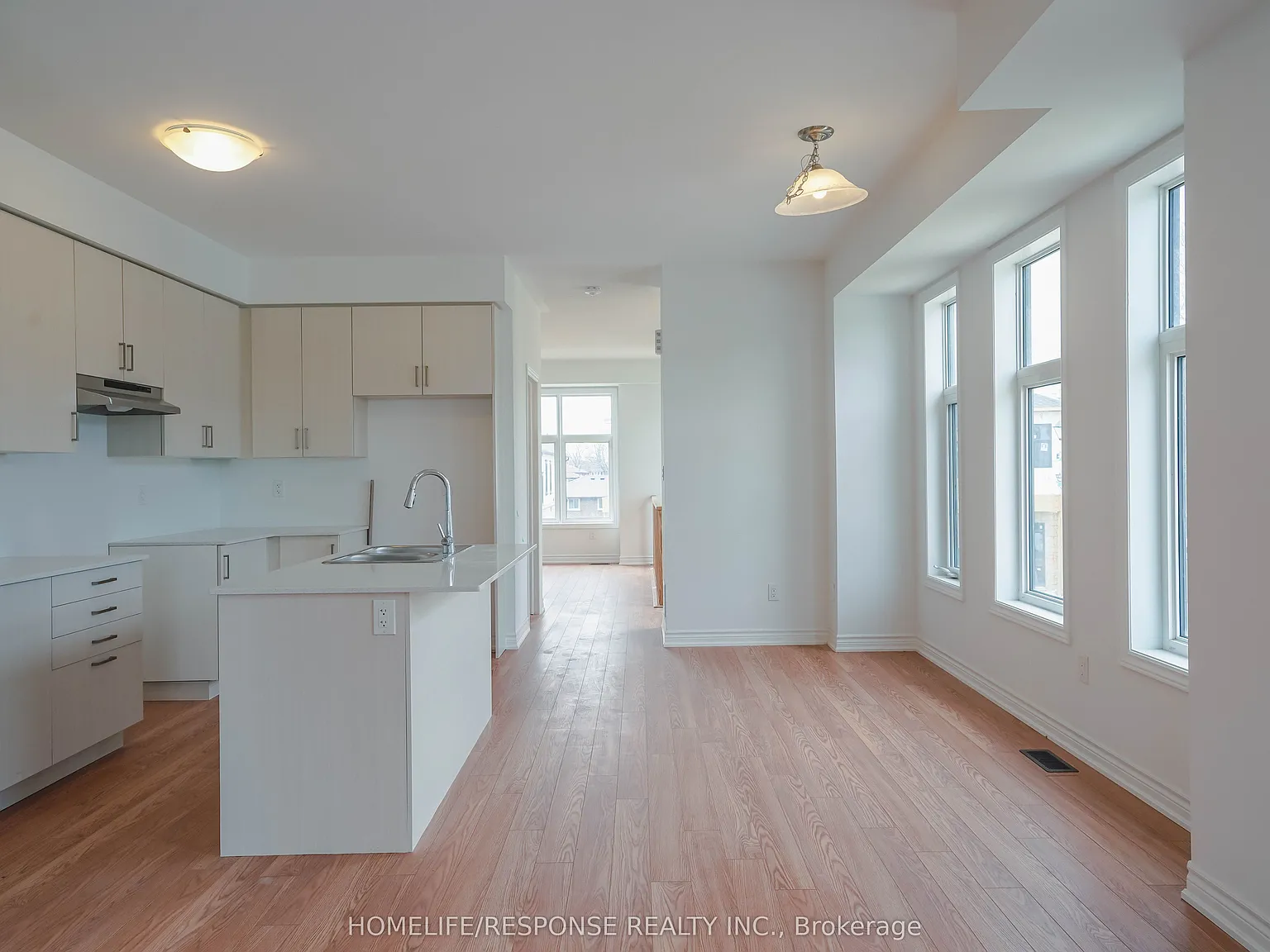4 bed, $2,950 — Photo 3