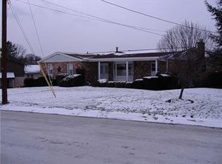 305 Glenview Dr, Lower Burrell, PA 15068