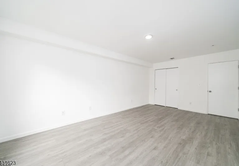392 College Dr — Photo 10