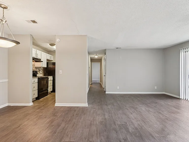 Polo Club Apartments — Photo 17