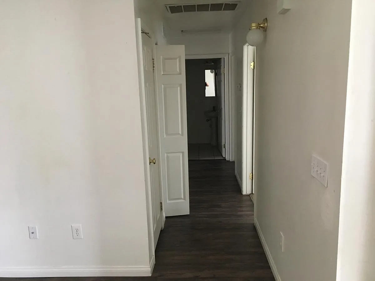3 bed, 1000 sqft, $2,100 — Photo 1