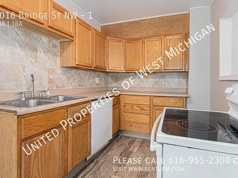 1016 Bridge St NW #1 — Photo 11