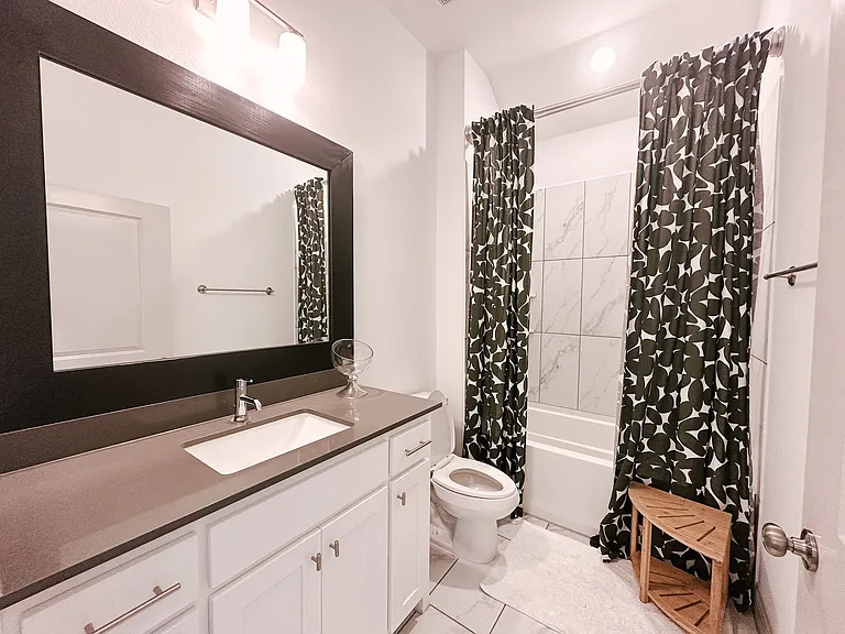 Second full bathroom with hallway access