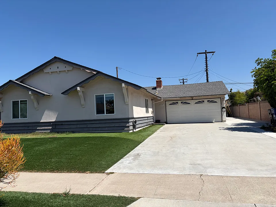 8681 Oasis Ave