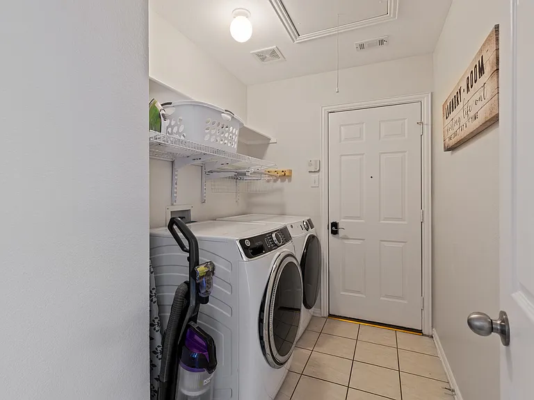 1438 Royal Oaks Dr — Photo 23