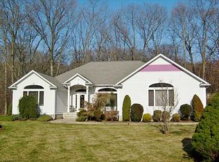 19 Spring House Ln, Cumberland, RI 02864