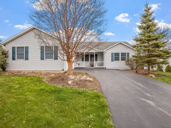 5392 British Open Ln, Camillus, NY 13031