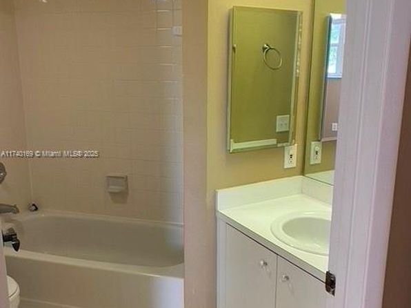 2212 SE 27th Dr #201-B, Homestead, FL 33035