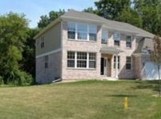99 E Benton Ct, Palatine, IL 60067