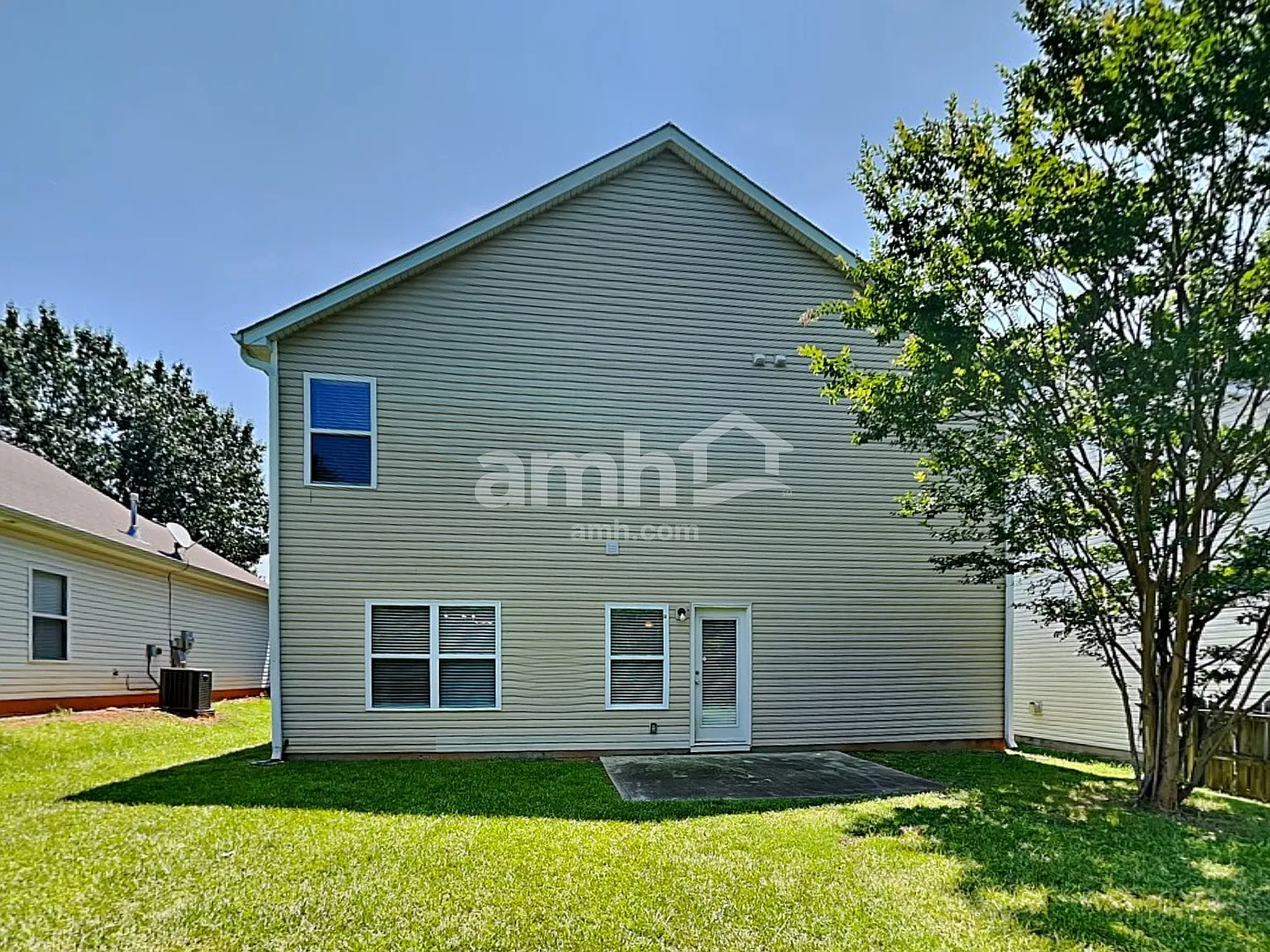 3 bed, 2.5 bath, 2076 sqft, $2,190 — Photo 1
