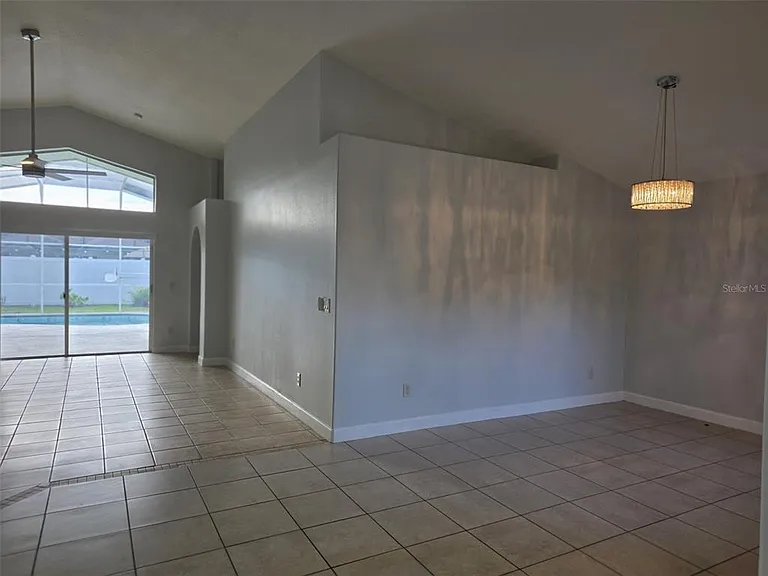 135 S Roma Way — Photo 5
