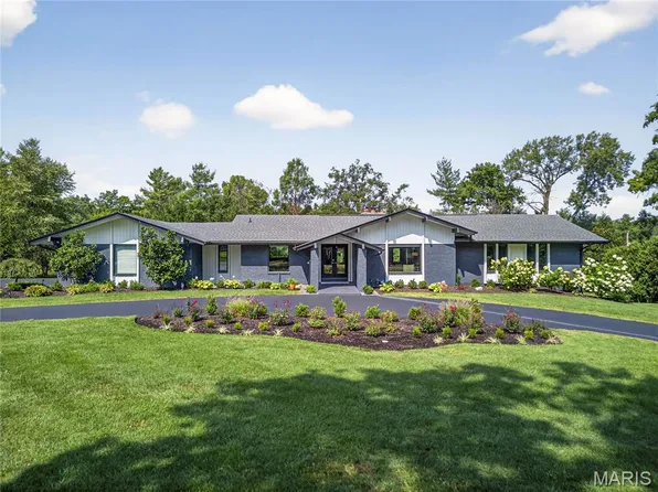 359 Pebble Acres Dr, Saint Louis, MO 63141
