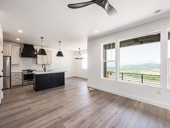 2nd image of 6021 N Fairview Dr #233