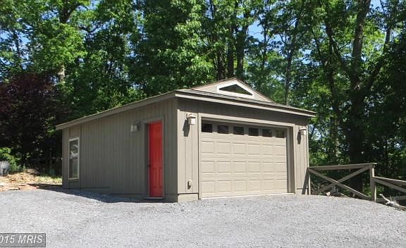Detached 1.5 Car Garage