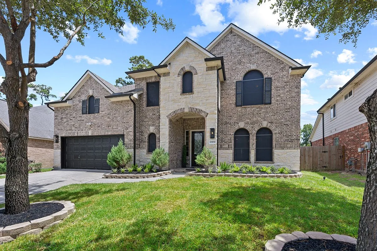 4 bed, 3.5 bath, 3471 sqft, $3,500 — Photo 1
