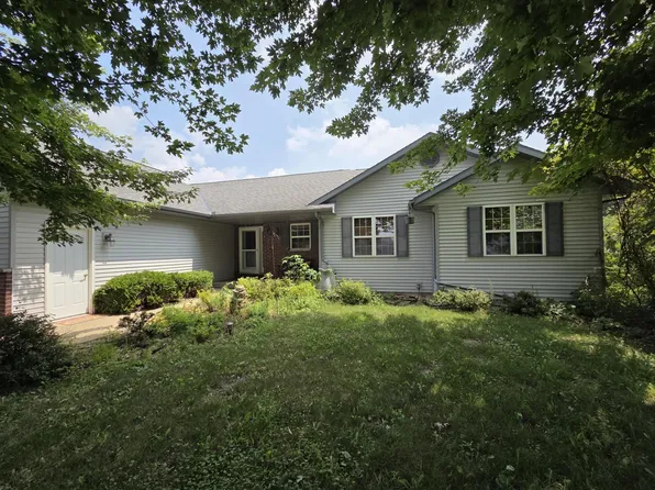 W7918 Payton Dr, Pardeeville, WI 53954