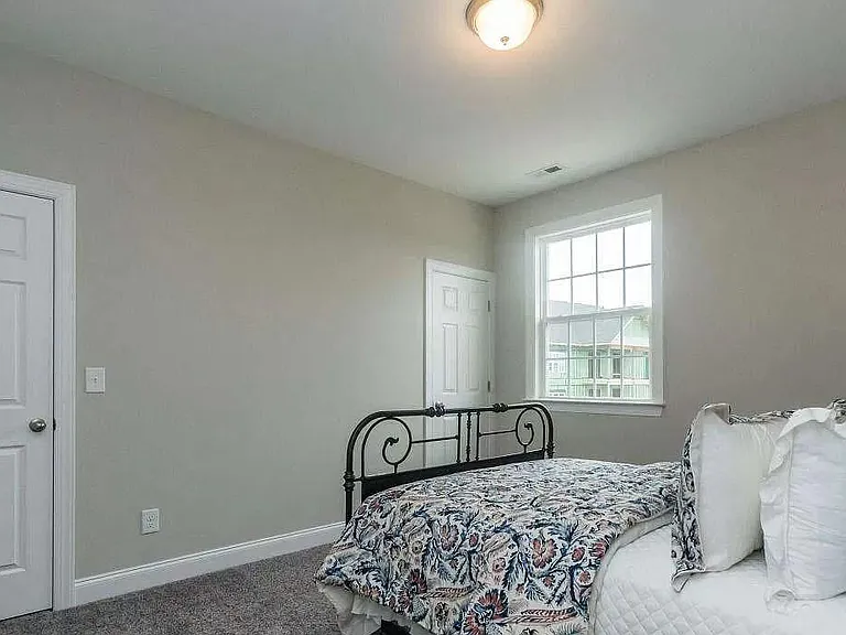 517 Gathering Park Cir — Photo 34