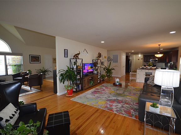 5th image of 20 Fowler Ln