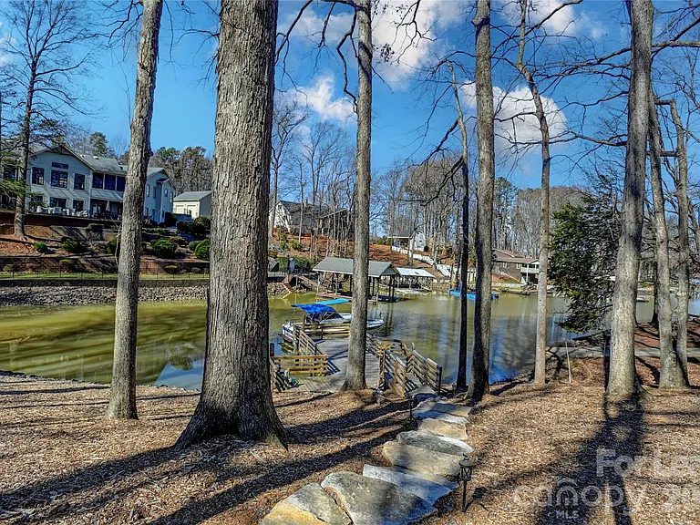 280 Lakeview Shores Loop — Photo 32