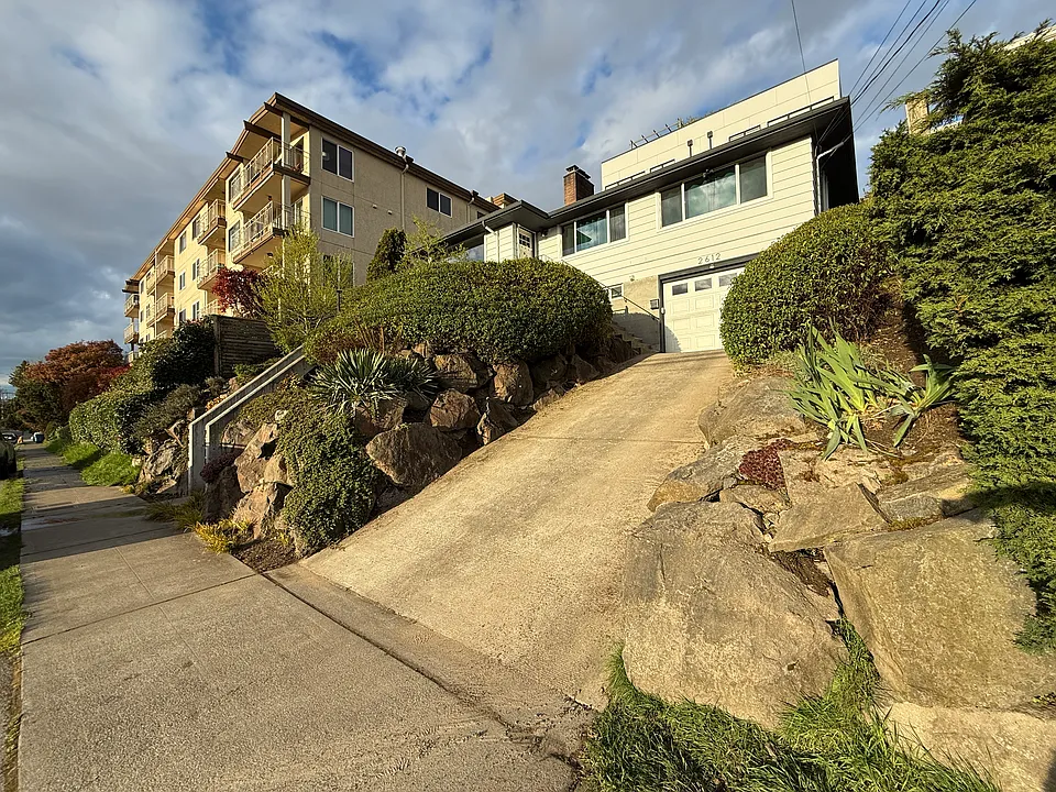 2612 14th Ave W