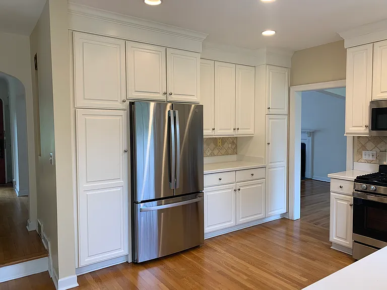 425 W North St — Photo 11