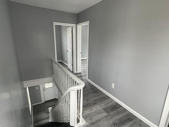 5th image of 38 S Montgomery St