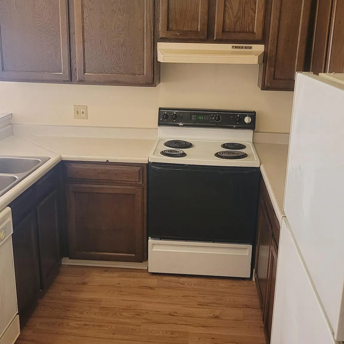 3 bed, 1200 sqft, $1,800 — Photo 2