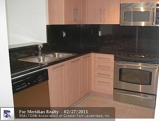 5th image of 511 SE 5th Ave APT 1809