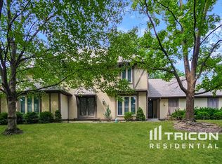 8660 W 102nd Ter, Overland Park, KS 66212