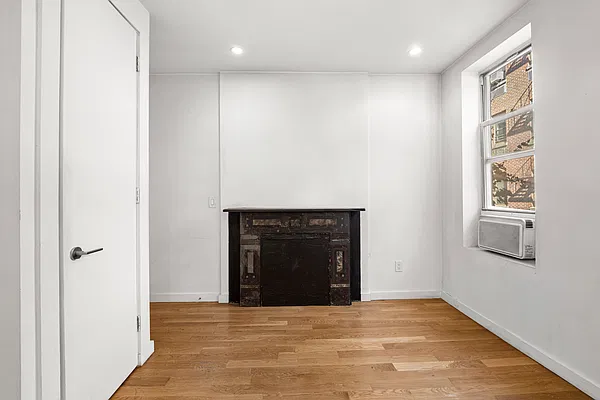 Bedroom, photo 2